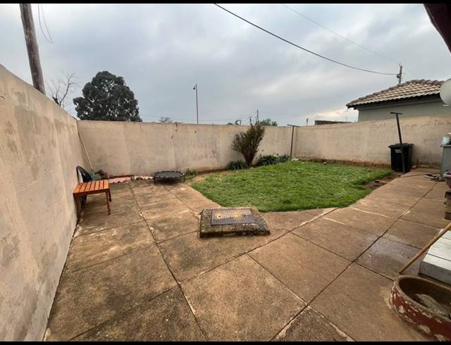 2 BEDROOM HOUSE FOR SALE IN KAGISO